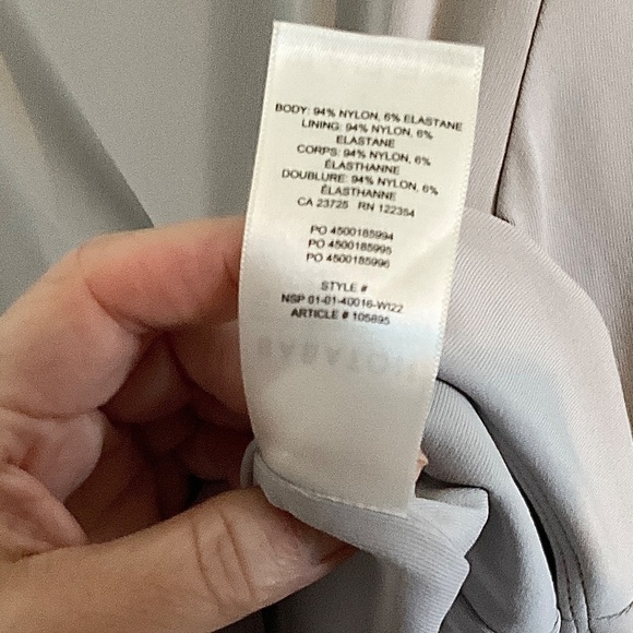 Aritzia Babaton Bodysuit Contour Shoulder Pad Longsleeve Light Gray Crew neck M - Picture 11 of 15